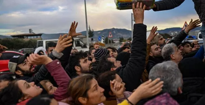 Turquía declara el estado de emergencia durante tres meses en las regiones asoladas por los terremotos