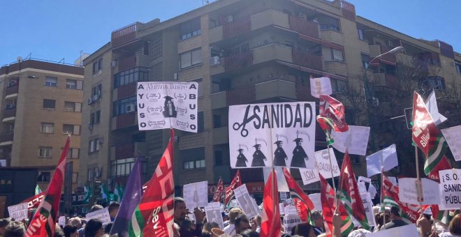 La falta de médicos lleva a la marea de Sevilla a convocar encierros en nueve ayuntamientos