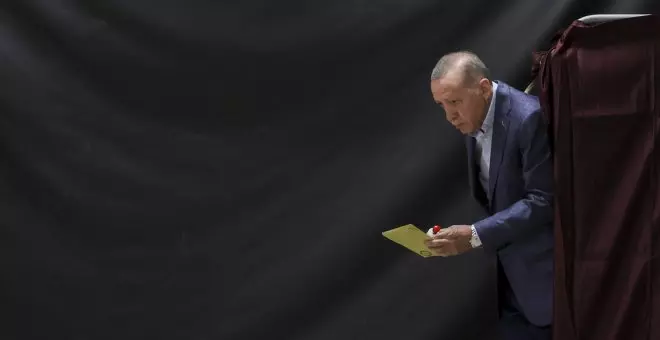 Erdogan pierde la mayoría y luchará por la presidencia en la segunda vuelta