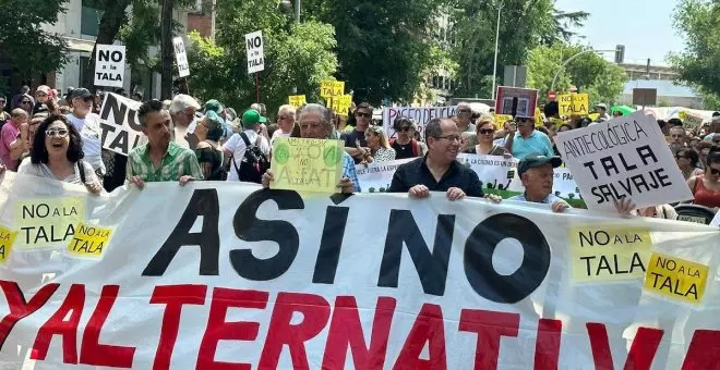 Decenas de madrileños se movilizan contra la tala de árboles por las obras de la línea 11 de Metro