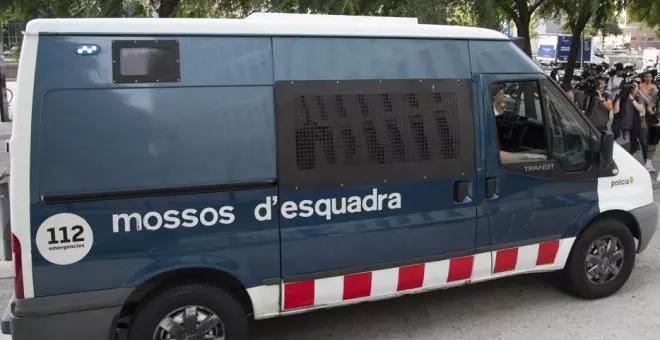 Los Mossos investigan la profanación de más de 160 tumbas en Barcelona para robar joyas a los cadáveres