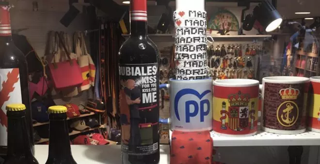 'Rubiales, bésame': el vino de una tienda del barrio de Salamanca que se mofa del 'caso Rubiales' y carga contra el feminismo