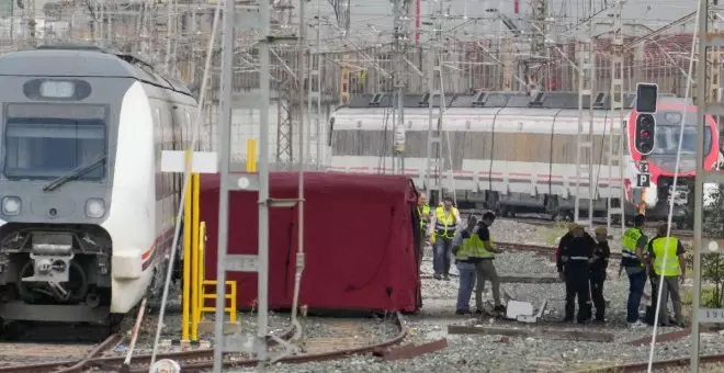 Las cámaras de una gasolinera grabaron a Álvaro Prieto subido al techo del tren antes de electrocutarse