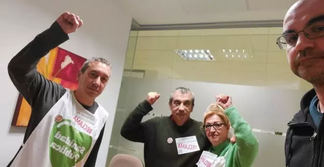 Vecinos de Madrid se encierran en la Gerencia de Atención Primaria para exigir soluciones para la sanidad pública