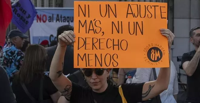 Milei ejecuta un nuevo golpe a los salarios públicos en Argentina