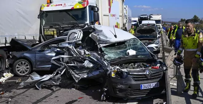 Un muerto en un choque múltiple con 40 vehículos causado por la niebla en Castelló