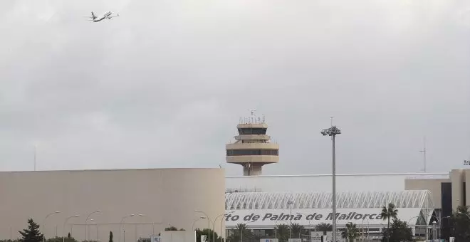 Una joven ingresa en la UCI tras ingerir un café con insectos de una máquina del aeropuerto de Palma