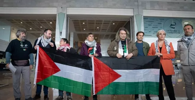 Los políticos que apoyan la Flotilla de la Libertad vuelven a España a la espera de que pueda zarpar rumbo a Gaza