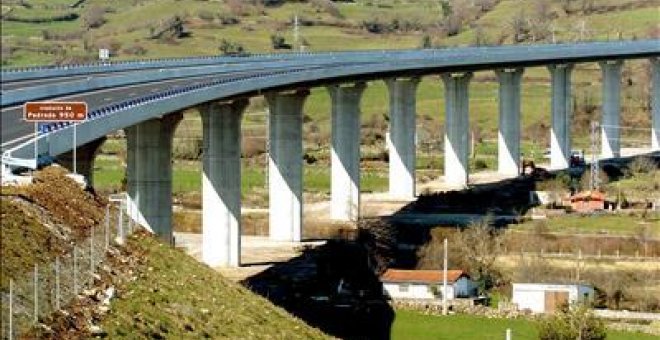 Muere un trabajador en las obras de la autovía A-67 al caer por terraplén