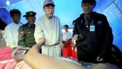 El jefe de la ONU comprueba la destrucción causada por el ciclón en Birmania