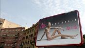 Desaconsejan en Francia carteles con las fotos de una anoréxica desnuda