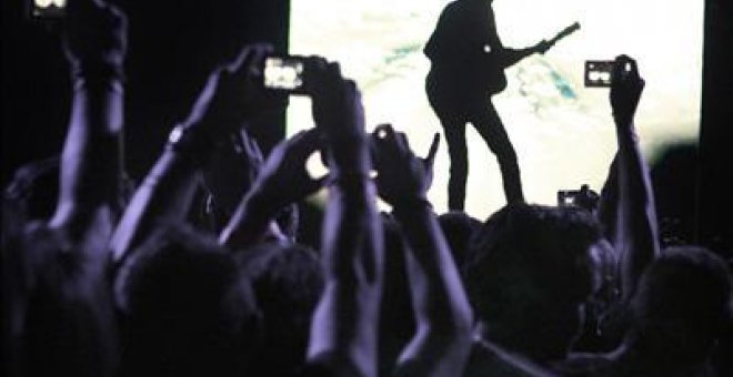 Más de 80.000 personas desafían al mal tiempo en el último concierto de Héroes