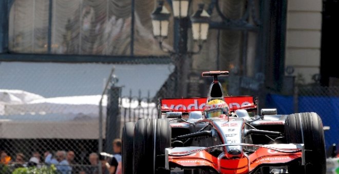 Las explicaciones de Fernando Alonso convencen a los comisarios