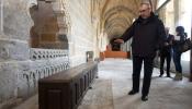 Los restos de Suárez y su esposa yacerán, en el claustro de la Catedral de Ávila junto a Sánchez-Albornoz