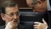 Interior mantiene al director de la Guardia Civil sólo porque es amigo de Rajoy
