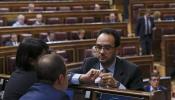 El PSOE, vapuleado por el PP y la izquierda, vota a favor de la reforma del artículo 135