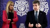 Admitida la querella contra Cifuentes y Cosidó por prohibir símbolos republicanos en la proclamación del rey