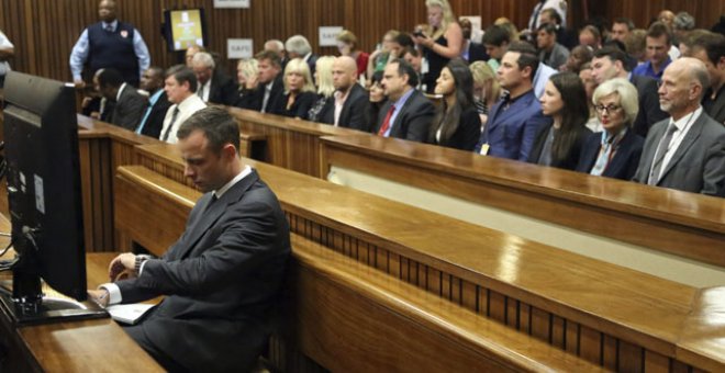 Pistorius se declara "no culpable" del asesinato de su novia