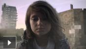 Impactante vídeo que muestra cómo cambia la vida de una niña por la guerra