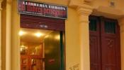 Un grupo de desconocidos ataca la librería filonazi Europa en Barcelona