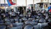 Manifestantes prorrusos asaltan sedes de organismos estatales en el este de Ucrania