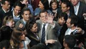 Rajoy, que sigue sin desvelar su candidato, dice que las europeas de mayo son "muy serias"