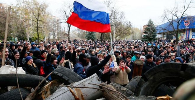 Prorrusos toman tres comisarías y la sede del Ministerio del Interior en la región de Donetsk