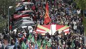 Miles de personas celebran en Pamplona el Aberri Eguna