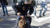 Una sentencia avala que se pueda filmar a policías durante sus actuaciones públicas