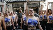 Activistas de Femen protestan en París contra la "epidemia fascista" del partido de Le Pen