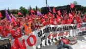 Los trabajadores denuncian que Coca-Cola ha cerrado un tercio de las plantas europeas en 4 años