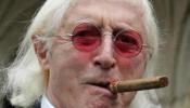 Jimmy Savile, expresentador de la BBC, acusado de abusar de 500 personas, la mayoría menores