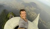 Primer 'selfie' en la cima del Cristo Redentor en Brasil