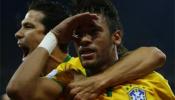 Neymar y el árbitro salvan el debut de Brasil