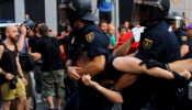 La Policía carga contra la manifestación republicana en Sol