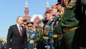 Putin desoye la amenaza de nuevas sanciones y refuerza las tropas del centro de Rusia