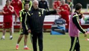 Del Bosque, tras el incidente con Cesc: "Yo pienso en todos; los jugadores sólo en ellos"