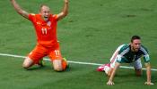 Robben pide perdón por tirarse... en una jugada del primer tiempo