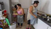 Las familias de las viviendas ocupadas de Sanlúcar: "Nos empujó la desesperación"