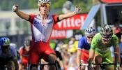 Kristoff se impone en el sprint y Nibali sigue líder