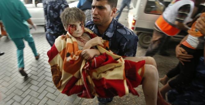 Un bombardeo israelí mata a 62 civiles y causa 400 heridos en un barrio de Gaza