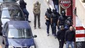 Los negociadores de la Policía no logran impedir que el hombre atrincherado en Zaragoza se suicide