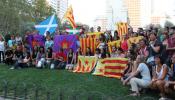 Doscientas personas viven la Diada desde la Plaza de España de Madrid