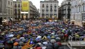 Protesta masiva en Catalunya contra la suspensión de la consulta del 9-N