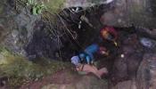 Rescatan al espeleólogo español atrapado en una cueva peruana