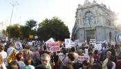 Los indignados vuelven a Sol con la llama encendida en un millar de ciudades