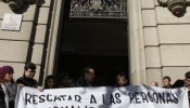 Anticapitalistas ocupa el Santander ante la "dictadura de los mercados"