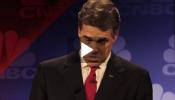 El candidato republicano Rick Perry se queda en blanco en un debate