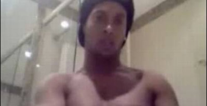 Ronaldinho califica de "montaje" un vídeo suyo masturbándose