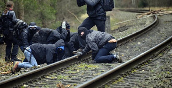 Los antinucleares alemanes tratan de bloquear un convoy de residuos